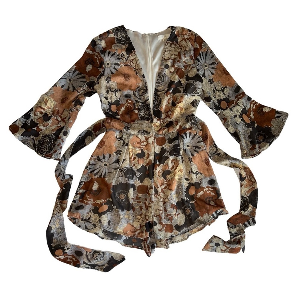 ILLA ILLA Romper Shorts Floral Boho V-neck Bell Sleeves Women’s Size Small